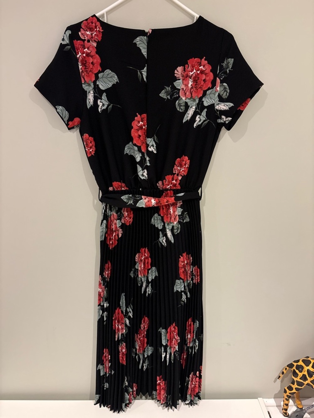 Flowy Fairy Black Floral Belted Pleated Dress - Red Floral Print - Picture 2 of 9
